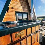 Lady Tipi 1 Avec Bain Nordique Et Piscine Alpesi faház *